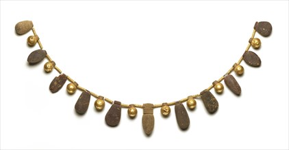 Necklace; Italy; 550 - 400 B.C; Gold and Amber; 35.5 × 3 × 3 cm, 14 × 1 3,16 × 1 3,16 in