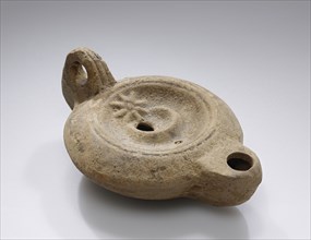Lamp; Italy; first half of 2nd century; Terracotta; 3.5 × 7.4 × 10.6 cm, 1 3,8 × 2 15,16 × 4 3,16 in