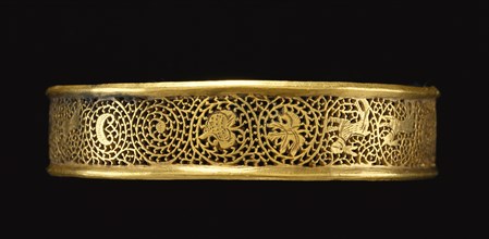 Bracelet; Roman Empire; 250 - 400; Gold; 1.4 × 6.3 cm, 9,16 × 2 1,2 in