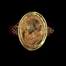 Ring; Roman Empire; 250 - 400; Gold, carnelian; 2.5 × 2.3 cm, 1 × 7,8 in
