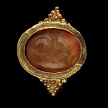 Ring; Roman Empire; 250 - 400; Gold, carnelian; 2.7 × 2.9 cm, 1 1,16 × 1 1,8 in