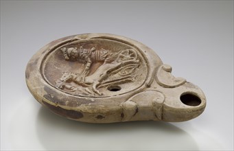 Lamp, North Africa; 1st - 4th century; Terracotta; 2.6 x 8.5 x 11.6 cm, 1 x 3 3,8 x 4 9,16 in
