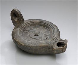 Lamp, Anatolia; 1st - 4th century; Terracotta; 2.6 x 6.5 x 10.5 cm, 1 x 2 9,16 x 4 1,8 in