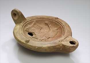 Lamp, Anatolia; 1st - 4th century; Terracotta; 2.7 x 8 x 12 cm, 1 1,16 x 3 1,8 x 4 3,4 in