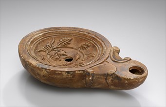 Lamp, North Africa; 1st - 4th century; Terracotta; 3 x 8.5 x 12 cm, 1 3,16 x 3 3,8 x 4 3,4 in
