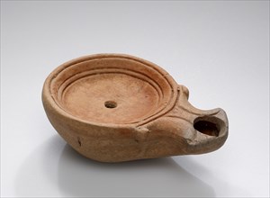 Lamp, Asia Minor; 1st - 4th century; Terracotta; 2.6 x 5.1 x 7.7 cm, 1 x 2 x 3 1,16 in