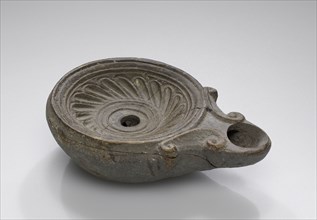 Lamp, Anatolia; 1st - 4th century; Terracotta; 2.2 x 5.8 x 8.3 cm, 7,8 x 2 5,16 x 3 1,4 in
