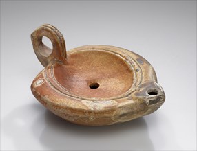 Lamp, Asia Minor; 1st - 4th century; Terracotta; 3 x 8 x 9.8 cm, 1 3,16 x 3 1,8 x 3 7,8 in