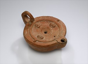 Lamp, Asia Minor; 1st - 4th century; Terracotta; 3 x 7.6 x 9.6 cm, 1 3,16 x 3 x 3 3,4 in