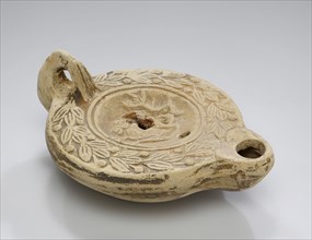 Lamp, Asia Minor; 1st - 4th century; Terracotta; 2.6 x 7.6 x 10.5 cm, 1 x 3 x 4 1,8 in
