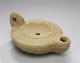 Lamp, North Africa; 1st - 4th century; Terracotta; 2.6 x 8.4 x 11.5 cm, 1 x 3 5,16 x 4 1,2 in