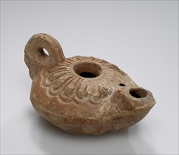 Lamp, South Anatolia, Anatolia; 1st - 4th century; Terracotta; 3.5 x 5.2 x 7.5 cm, 1 3,8 x 2 1,16 x 2 15,16 in