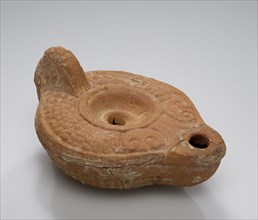 Lamp, South Anatolia, Anatolia; 1st - 4th century; Terracotta; 2.6 x 6.1 x 8.4 cm, 1 x 2 3,8 x 3 5,16 in