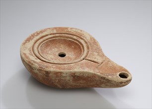 Lamp, Asia Minor; 1st - 4th century; Terracotta; 2.5 x 6.2 x 10.2 cm, 1 x 2 7,16 x 4 in