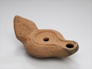 Lamp, Asia Minor; 1st - 4th century; Terracotta; 2.5 x 4.7 x 7.8 cm, 1 x 1 7,8 x 3 1,16 in