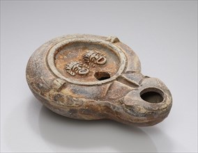 Lamp, North Africa; 1st - 2nd century; Terracotta; 3.5 x 5.9 x 8.1 cm, 1 3,8 x 2 5,16 x 3 3,16 in