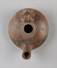 Lamp, Roman Empire; 4th - 1st century B.C; Terracotta; 2.6 x 9.4 x 11 cm, 1 x 3 11,16 x 4 5,16 in