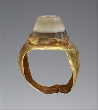 Engraved Gem Inset Into a Ring; 2nd - 3rd century; Gem: banded agate, green,white,dark green; ring: gold-foil; 1.1 × 0.9 × 0.7