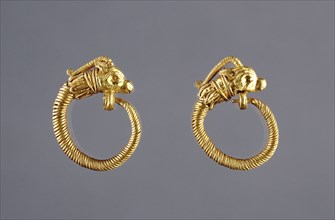 Hoop Earrings with Antelope Head Finials; Alexandria, Egypt; 220 - 100 B.C; Gold; 2.2 cm, 7,8 in