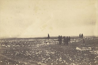 Officers on the lookout at Cathcarts Hill; Roger Fenton, English, 1819 - 1869, 1855; published February 29, 1856; Salted paper