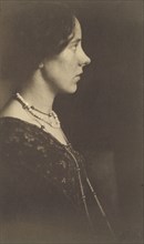 Ada Evans; Gertrude Käsebier, American, 1852 - 1934, England; 1901; Platinum print; 18.3 x 11 cm, 7 3,16 x 4 5,16 in