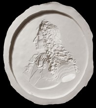 Lunette: profile portrait of Louis XIV; 1996; Hydrocal plaster; 66.7 x 56.8 cm, 26 1,4 x 22 3,8 in