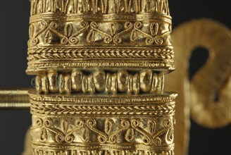 Upper arm bracelet in the form of a coiled snake; Egypt; 220 - 100 B.C; Bracelet: Gold; Fastening pin: Copper alloy; 6.7 × 7.8