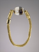 Engraved scaraboid gem set into a swivel ring; gem 5th century B.C; ring modern; Gem: onyx; Ring: gold; 0.7 cm