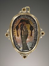 Hand Pinching an Ear; Roman Empire; 5th century; Gem: agate; Mount: gold; 3.5 cm, 1 3,8 in