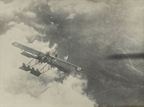 Flying airplane; Fédèle Azari, Italian, 1895 - 1930, Milan, Italy; 1914 - 1929; Gelatin silver print; 17.4 x 23.4 cm