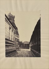 Madura. Permaul Pagoda, Bimanum from Corner of Court; Capt. Linnaeus Tripe, English, 1822 - 1902, Madura, India; 1858; Albumen
