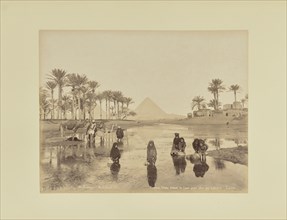 Femmes, Fellahs puisant de l'eau près des pyramides, Caire; Hippolyte Arnoux, French, active 1860s - 1880s, Port Said, Egypt