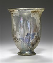 Beaker; Workshop in the Eastern Mediterranean, Eastern Mediterranean; 1st - 2nd century; Glass; 9.8 x 8.3 cm, 3 7,8 x 3 1,4 in