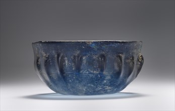 Bowl; Eastern Mediterranean; 2nd - 1st century B.C; Glass; 6.5 x 12.5 cm, 2 9,16 x 4 15,16 in