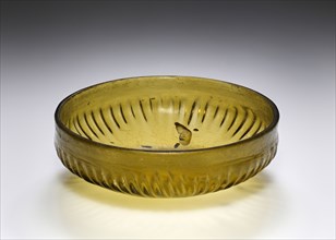Ribbed Bowl; Eastern Mediterranean or Italy; 1st century B.C; Glass; 4.5 x 13.5 cm, 1 3,4 x 5 5,16 in