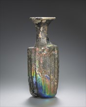 Flask; Roman Empire; 3rd - 4th century; Glass; 10.5 cm, 4 1,8 in