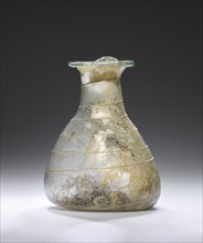 Oinochoe; Roman Empire; 2nd - 3rd century; Glass; 9 x 7 cm, 3 9,16 x 2 3,4 in