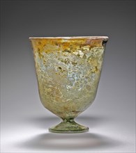 Cup; Eastern Mediterranean; 4th - 5th century; Glass; 9 x 7.5 cm, 3 9,16 x 2 15,16 in