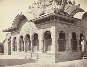 Goverdhun; Upper Portion of the Palace, Showing Beautiful Stone Carving; Samuel Bourne, English, 1834 - 1912, Govardhan, India