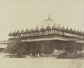 Futtehpour-Sicri, Tombeau dans la cour de la Grande Mosquée; Baron Alexis de La Grange, French, 1825 - 1917, India; negative