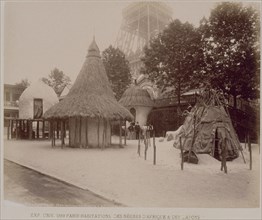 Habitations nègres d'Afrique et des Lapons, Exposition universelle, Paris, B.K. Editeur., Albumen, 1889, View of the African
