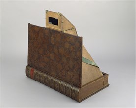 Book-form camera obscura, Nekes collection of optical devices, prints and games, Camera obscura, ca. 1750, Camera obscura: wood