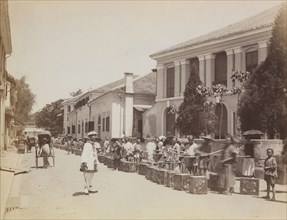 Carrying half-chests of tea, Hankou, Views and scenes of China, Albumen, between 1875 and 1880