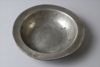 Pewter bowl, sauce bowl bowl crockery holder tin, cast Flat bottom deep plate with deepened circle line narrow horizontal edge