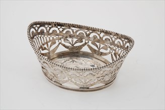 Silver openwork basket: bonbon box, bonbon container tableware holder silver, cast sawn engraved Openwork box with oval floor