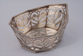 Silver openwork basket: bonbon box, bonbon container tableware holder silver, cast sawn engraved Openwork box with oval