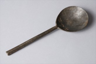 Tin spoon, almost round scoop blade, rose mark and initials C, spoon cutlery soil find tin metal, cast Figs-shaped bowl small