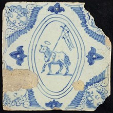 Scene tile with Lamb of God with cross banner in oval, with four winged cherubs in the corners, wall tile tile footage soil find