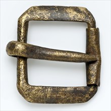 Copper buckle with straight sides, sting and roll, buckle fastener part bottomfound brass metal, cast Rectangular copper clasp