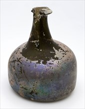 Belly bottle, belly bottle bottle holder soil find glass, free blown and shaped glass application Circular (hammer) bottle